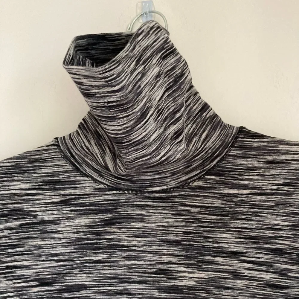 Free People Women Sunshine Space Dyed Turtleneck black & white size med. EUC!